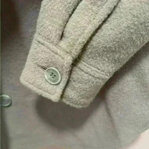 NWOT Sage Green Fleece Button Down Size Small - Picture 3 of 6